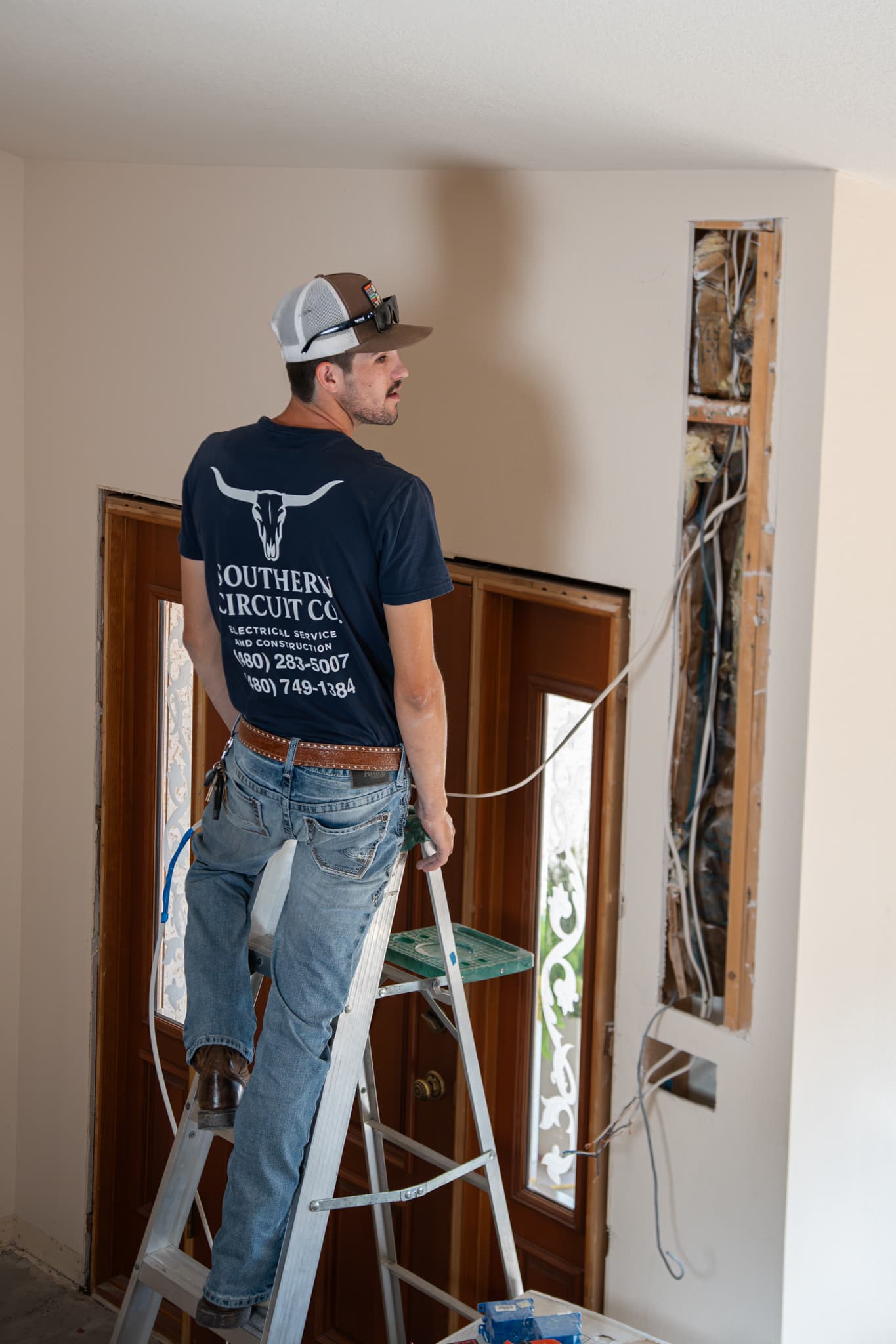 Southern Circuit Co. electrician working a remodel in Queen Creek